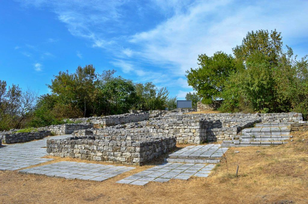 Разкопки на помещения в крепост Хисаря