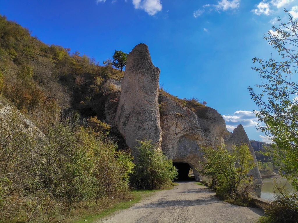 Чудните скали в началото